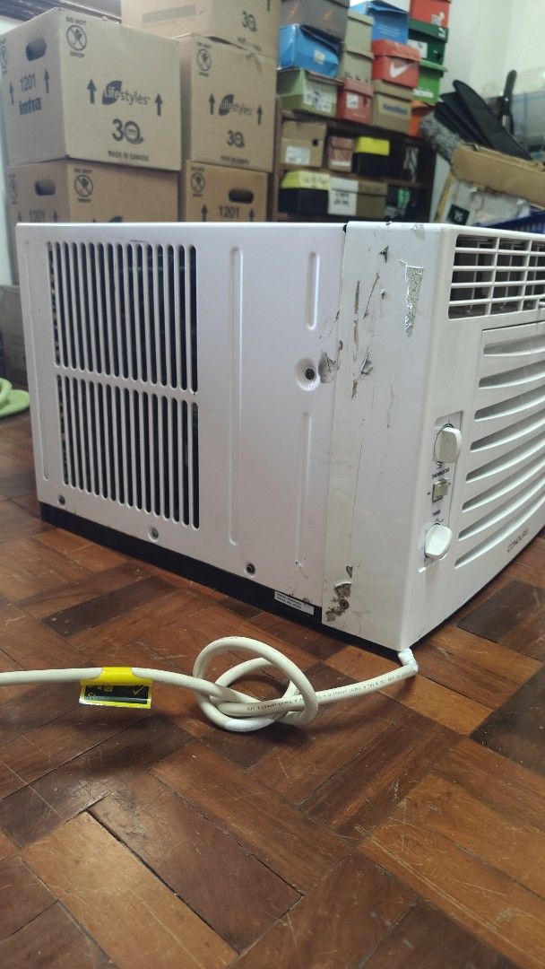 Condura Window Type Aircon WDOZN210EC1 2.5HP (Category: Air Conditioning and Heating) located in Cabuyao City. Submitted by absolution7 (Listing ID 1460010097, Image 3). Description: - Condura Window Type Aircon - Model: WDOZN210EC1 - Cooling Capacity: 2.5kW - Power Input: 850W - Current: 3.7A - Condition: Works well, minor scratches on side casing - Reason for Selling: Upgrading to split type.