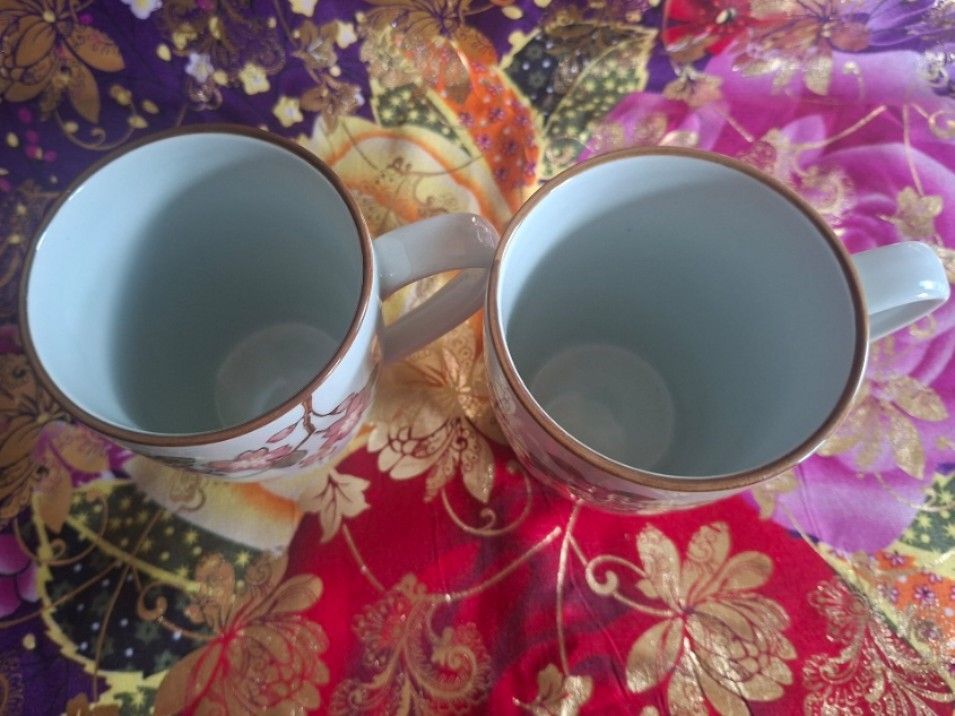 Corelle Coordinates Mug Set of 2 (Category: Coffee & Tea Tableware) located in Consolacion. Submitted by luxekerei (Listing ID 1457240256, Image 3). Description: - are Corelle Coordinates Cherry Blossom porcelain mugs featuring a delicate pink floral branch motif and a subtle brown rim.