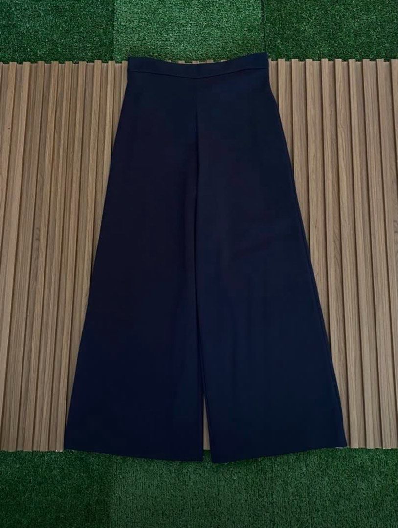 COS - WIDE 2 BACK POCKETS DESIGN TROUSER (Category: Other Bottoms) located in Bacolod City. Submitted by timelessbyjosh (Listing ID 1460078141, Image 2). Description: BEST FOR CASUAL & COZY OUTFITS SIZE : XS ACTUAL COLOR : NAVY BLUE COLOR RATE : 10 OUT OF 10 CONDITION : NEAR NEW MATERIAL : 50 % COTTON , 43 % POLYESTER & 7 % ELASTANE MADE IN : PORTUGAL FLAWS : NONE DIMENSIONS WAIST - 29 LENGTH - THIGH - 12 LEG OPENING - 12. 5 MEASUREMENT TAKEN WHI