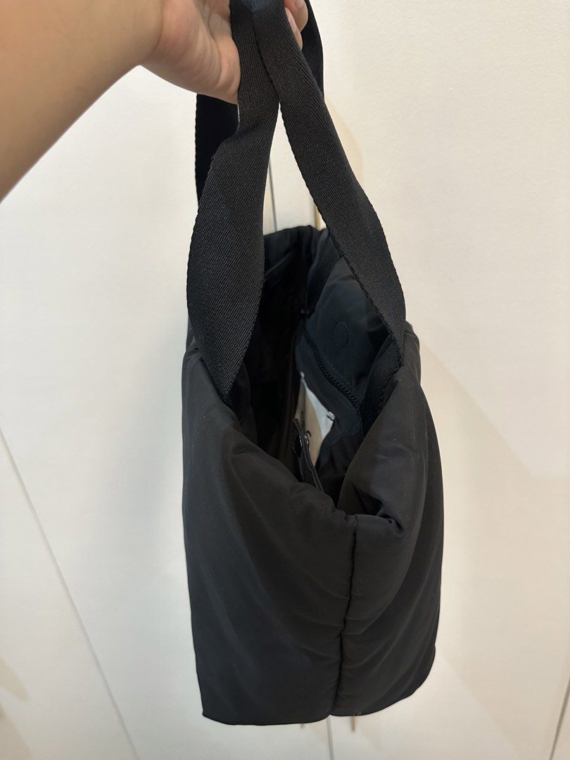 COS Black Padded Tote Bag (Category: Tote Bags) located in Manila. Submitted by 4k_cam (Listing ID 1460018953, Image 3). Description: - Brand: COS - Type: Puffer Tote Bag - Color: Black - Size: One Size Fits All - Interior: 1 zippered pocket - Exterior: Velcro closures on handles - Ideal for: Everyday use, carrying essentials 🤍Originally: 1500.