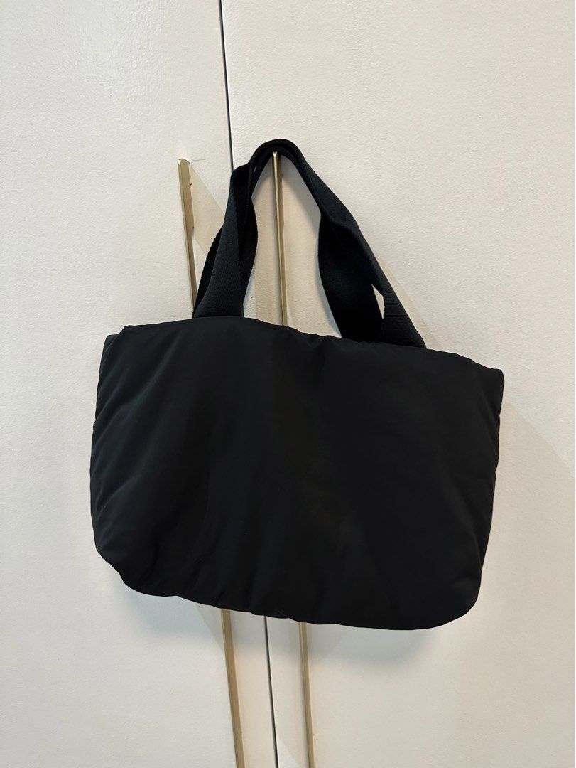 COS Black Padded Tote Bag (Category: Tote Bags) located in Manila. Submitted by 4k_cam (Listing ID 1460018953, Image 1). Description: - Brand: COS - Type: Puffer Tote Bag - Color: Black - Size: One Size Fits All - Interior: 1 zippered pocket - Exterior: Velcro closures on handles - Ideal for: Everyday use, carrying essentials 🤍Originally: 1500.