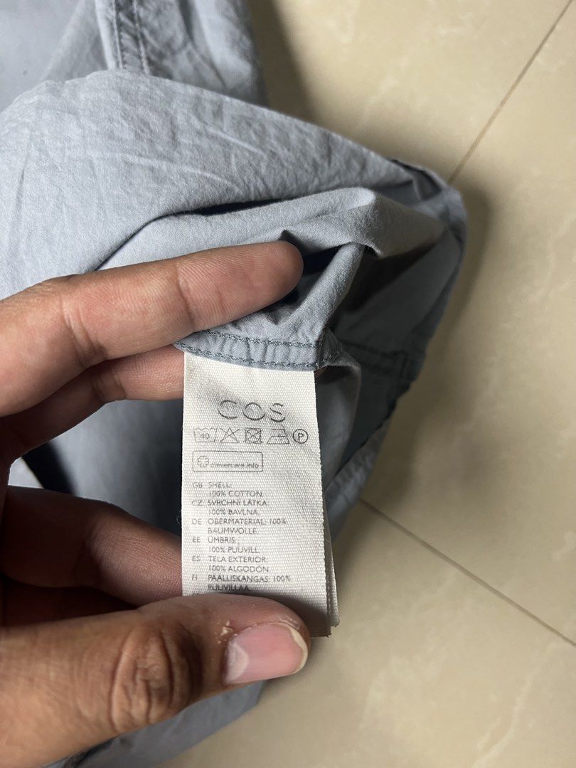 COS Men's Long Sleeve Button Up Shirt Grey (Category: Tshirts & Polo Shirts ) located in Luna. Submitted by lareign (Listing ID 1460060487, Image 3). Description: - Grey long sleeve button-up shirt from COS - Classic button-down collar - Single chest pocket - Made from 100% premium cotton - perfect for casual to smart-casual outfits -Color rate:9.5/10 -Dimes: 22x28 (EUR 5 on tag) -Issue: fold line on collar (unnoticeable) -Overall: excellent cond