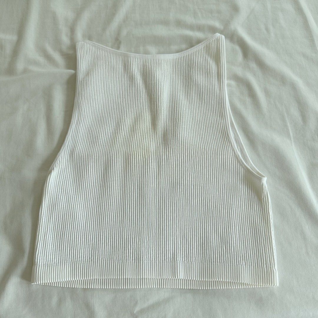 Cotton On White Ribbed Halter Top (Category: Sleeveless) located in San Juan City. Submitted by keep.it.clean (Listing ID 1459990274, Image 1). Description: Used once only, good as new Size XS/S helping tags: h&m, zara, bershka, cotton on, uniqlo .