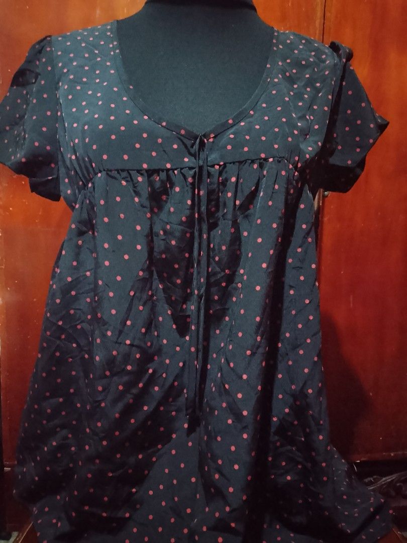Black Polka Dot Top (Category: Blouses) located in Batangas. Submitted by sheenx.09 (Listing ID 1459929825, Image 1). Description: - L on tag (M to L) - pwedeng pang maternity dress 🥰 - Black top with charming red polka dots 😀 - Short sleeves with a subtle puff detail☺️ - Flattering V-neck with adjustable tie - Fabric boasts a lovely sheen - Ideal for casual wear 😉.