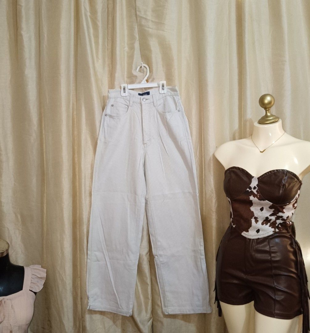 Cream Striped Wide Leg Pants (Category: Other Bottoms) located in Paranaque City. Submitted by happyheartclosetslove (Listing ID 1459929382, Image 1). Description: waist:25-26in length: 37in - Cream colored pants - stripe pattern - High-waisted fit - Classic five-pocket styling - Comfortable and versatile for everyday wear 📍 parañaque 📍can do lala or jnt.