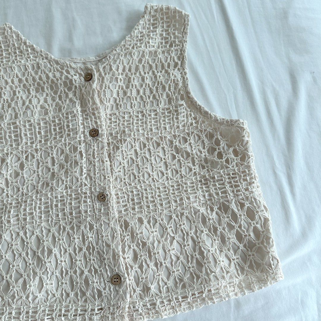 Crochet Beige Sleeveless Top (Category: Sleeveless) located in San Juan City. Submitted by keep.it.clean (Listing ID 1459987126, Image 2). Description: Brand new, never used Size XS helping tags: h&m, zara, bershka, cotton on, uniqlo .
