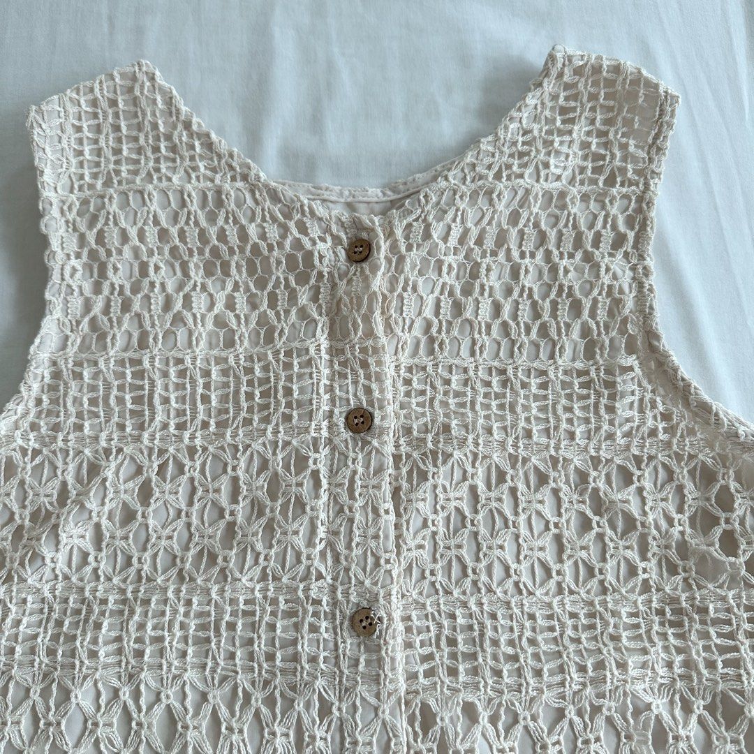 Crochet Beige Sleeveless Top (Category: Sleeveless) located in San Juan City. Submitted by keep.it.clean (Listing ID 1459987126, Image 3). Description: Brand new, never used Size XS helping tags: h&m, zara, bershka, cotton on, uniqlo .