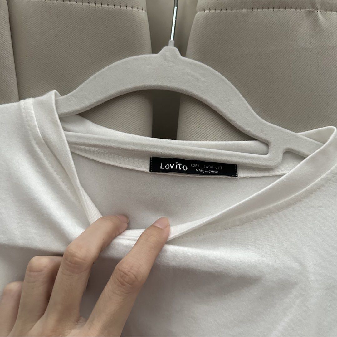 Cropped Plain White Shirt (Category: Shirts) located in Cainta. Submitted by tooonico (Listing ID 1460041433, Image 2). Description: RFS: Not my size anymore MOP: GCash/Maya/Maribank/UB .
