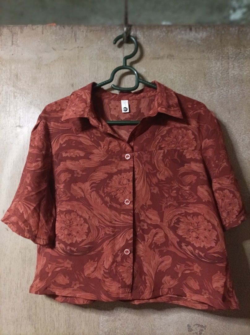 VINTAGE CROPPED POLO (Category: Shirts) located in Makati City. Submitted by jessu_ (Listing ID 1460009298, Image 1). Description: Rust-colored, button-down shirt with vintage floral pattern. Medium to large 2nd photo for closer look Buy 3 + 1 free of your choice from any available listing RFS: Decluttering MOP: GCash or bank transfer.