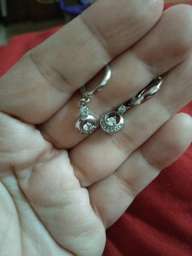 Dangling earrings with stone (Category: Earrings) located in Quezon City. Submitted by eidorableshop (Listing ID 1459902230, Image 1). Description: .