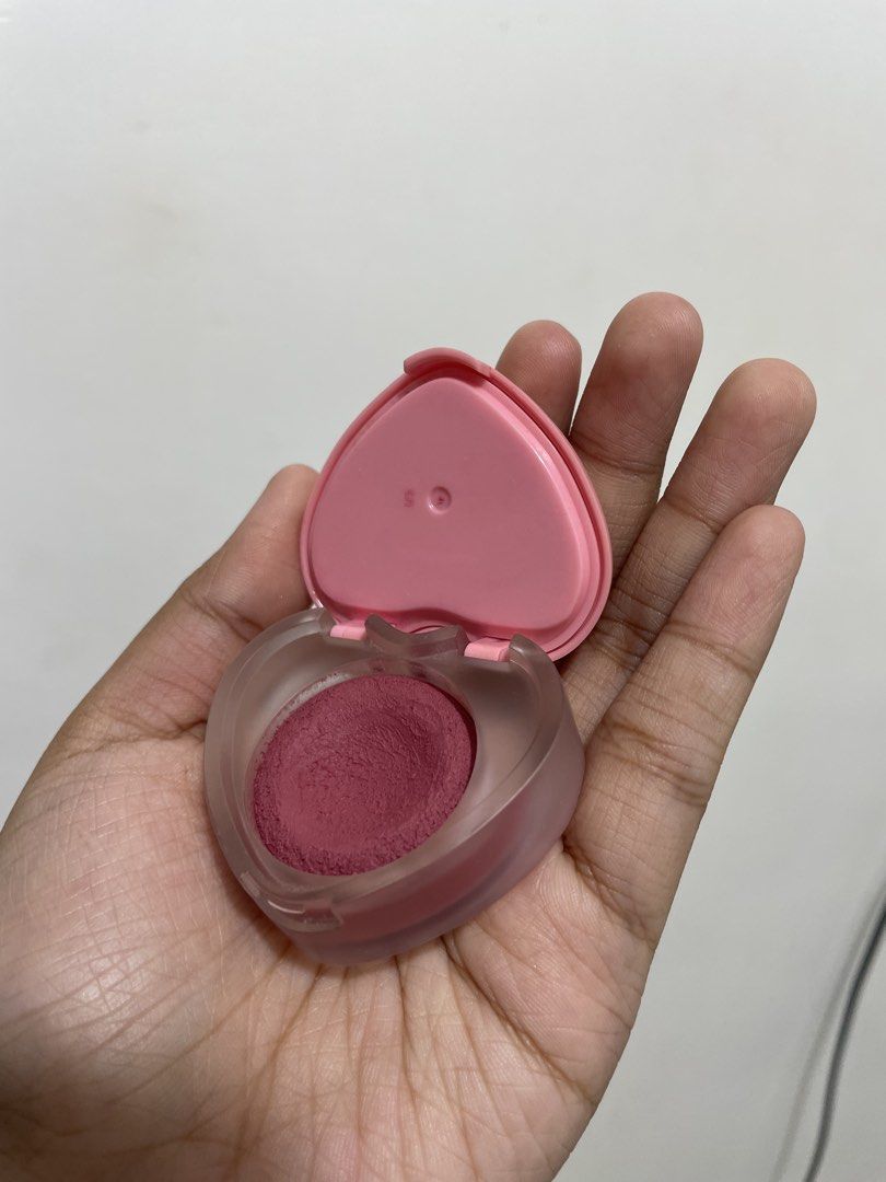 Dasique soufflé color pot (Category: Makeup) located in Nasugbu. Submitted by shopwithmichii (Listing ID 1460090235, Image 2). Description: 90-95%full Mod:jnt/flash Mop:gcash.