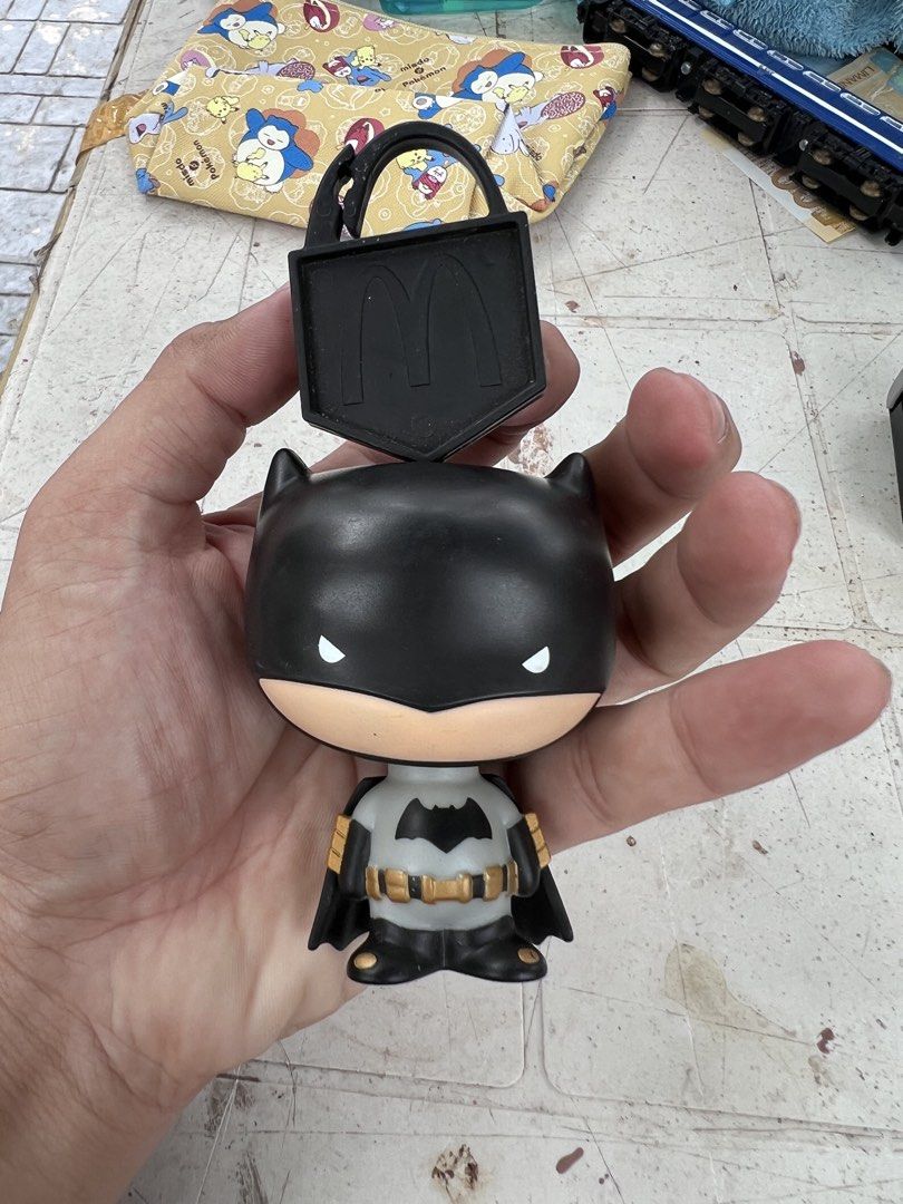 DC Comics Mcdonalds Batman bobblehead keychain (Category: Character Goods) located in Zamboanga. Submitted by lcomprendio26013 (Listing ID 1460070598, Image 1). Description: 2 👁PLEASE READ THE DESCRIPTION BEFORE YOU ORDER OR CHAT ME👍 AUTHENTIC Brand: Dc comics/Mcdonalds 📢pay today,ship out tomorrow 📢All picture posted are actual item that will you get 📢📢pg hnd aq makarply dto sa carousel paki messge aq sa peysbuk SEARCH LZ FIGURE AND STUFF�