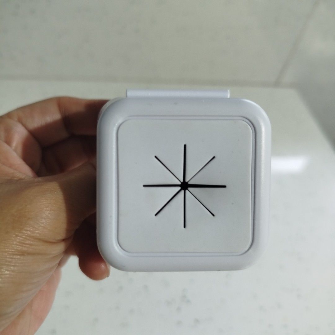 Decluttering White Plastic Towel Holder with Star Cutout (Category: Bedding & Towels) located in Bulacan. Submitted by amarijapansurplus (Listing ID 1459961237, Image 1). Description: 📌as is 📌WYSIWYG 📌First to pay basis 📌Auto pass sa COD iwas scam sa part ko 📌MOP: GCASH 📌MOD: Pick-up, Lalamove (motorcycle) or J&T/Flash Express/SPX Express 📌Return and Exchange Store Policy, Strictly No Refund 📌Loc. Panginay, Balagtas, Bulacan We ship natio