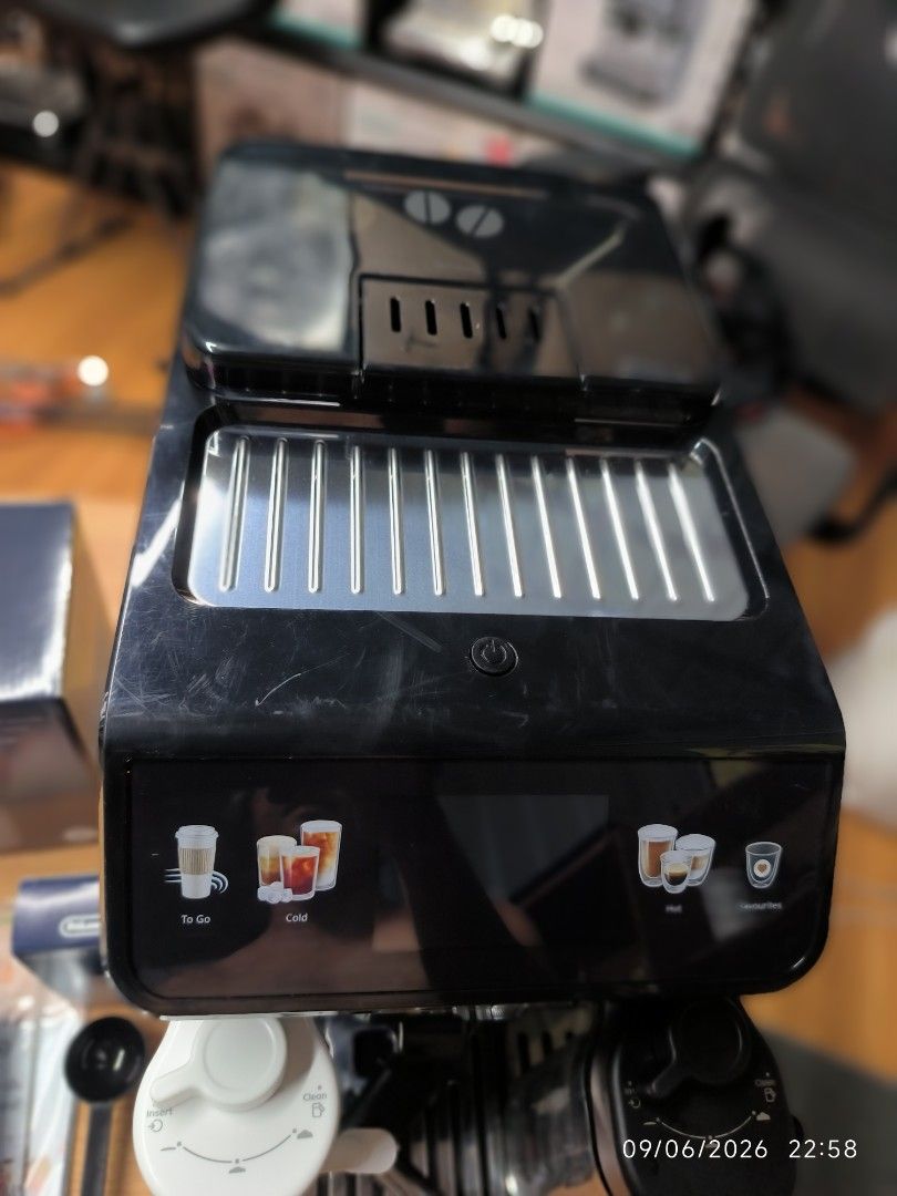 De'Longhi Eletta Explore (Category: Coffee Machines & Makers) located in Pulilan. Submitted by srtidon (Listing ID 1460103267, Image 3). Description: The De'Longhi Eletta Explore is a highly versatile super-automatic machine, particularly known for its ability to handle both hot and cold coffee recipes Included accessories: Hot and cold milk lattecream Hot water spout Cleaning brush Descaler solution Coffee spoon Ice tube tray Vacuum coffee canis