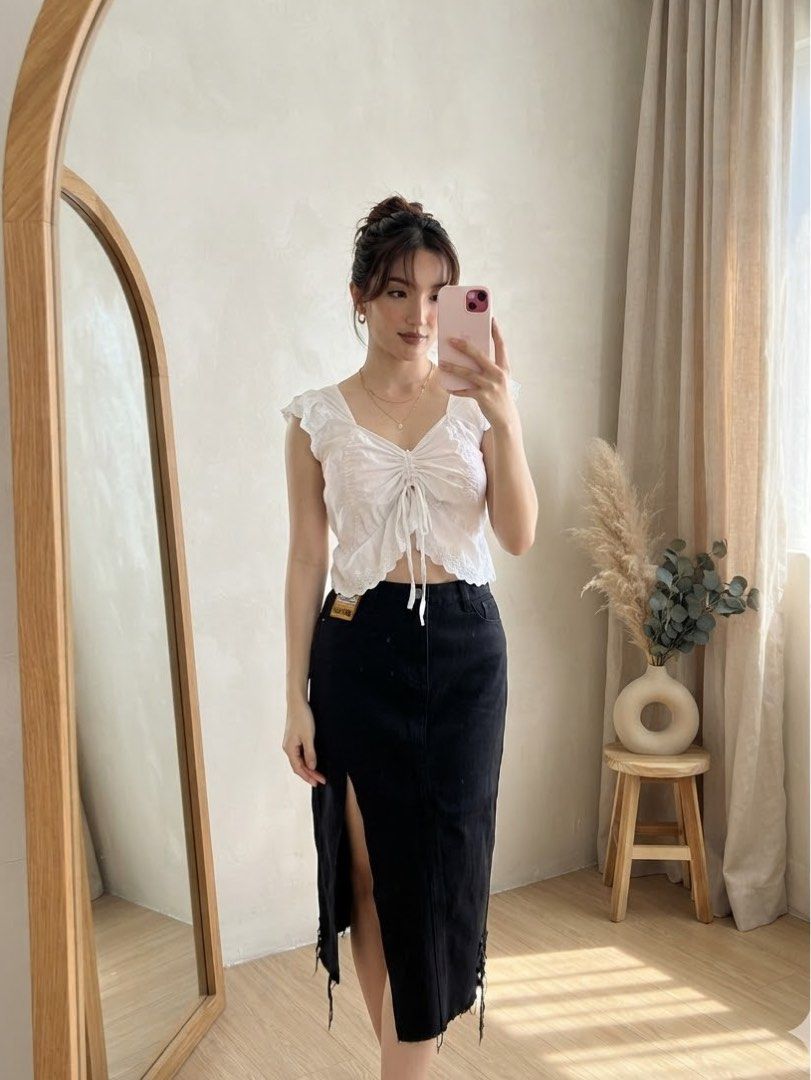 Denim maxi skirt (Category: Skirts) located in Mabalacat. Submitted by missy_rose27 (Listing ID 1459995915, Image 3). Description: Denim maxi skirt Size: 30” Length: 31”.