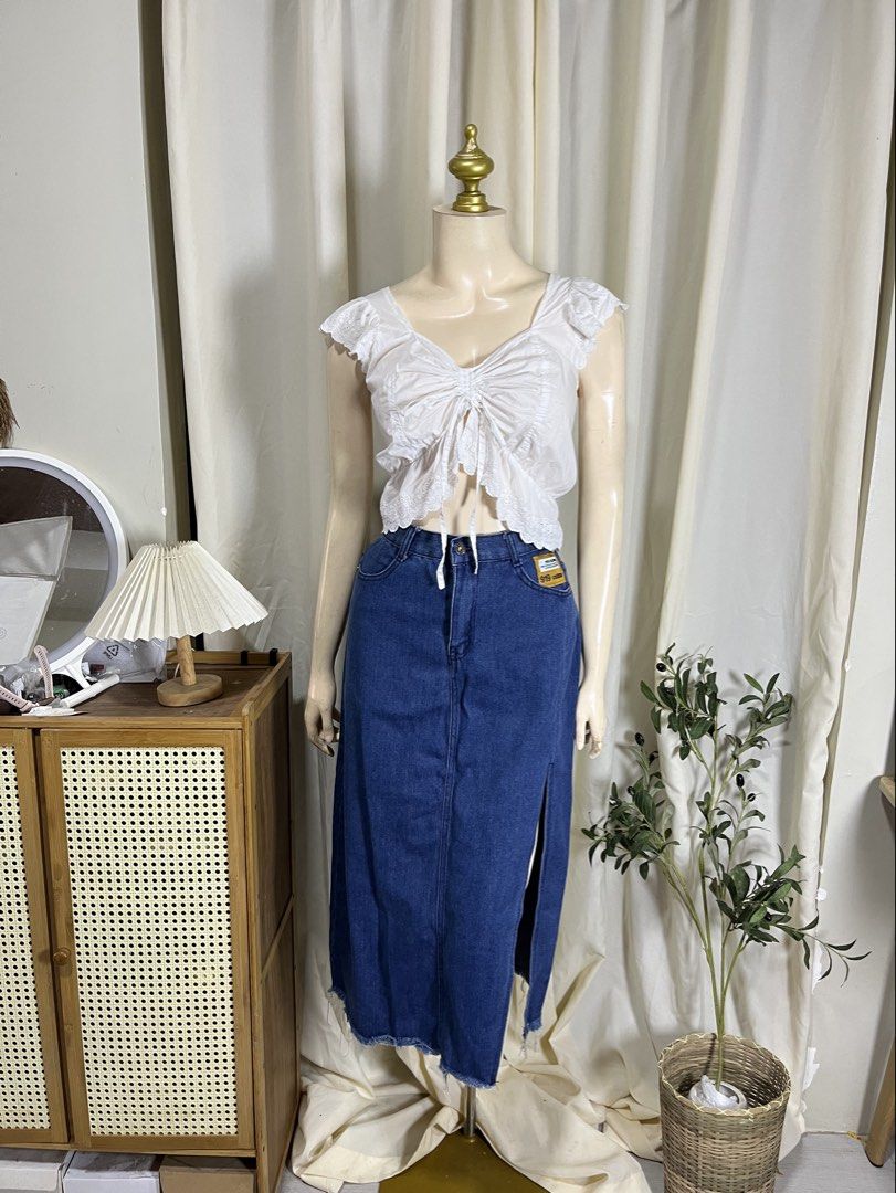 Denim maxi skirt (Category: Skirts) located in Mabalacat. Submitted by missy_rose27 (Listing ID 1459996240, Image 1). Description: Denim maxi skirt Size: 30” Length: 31”.