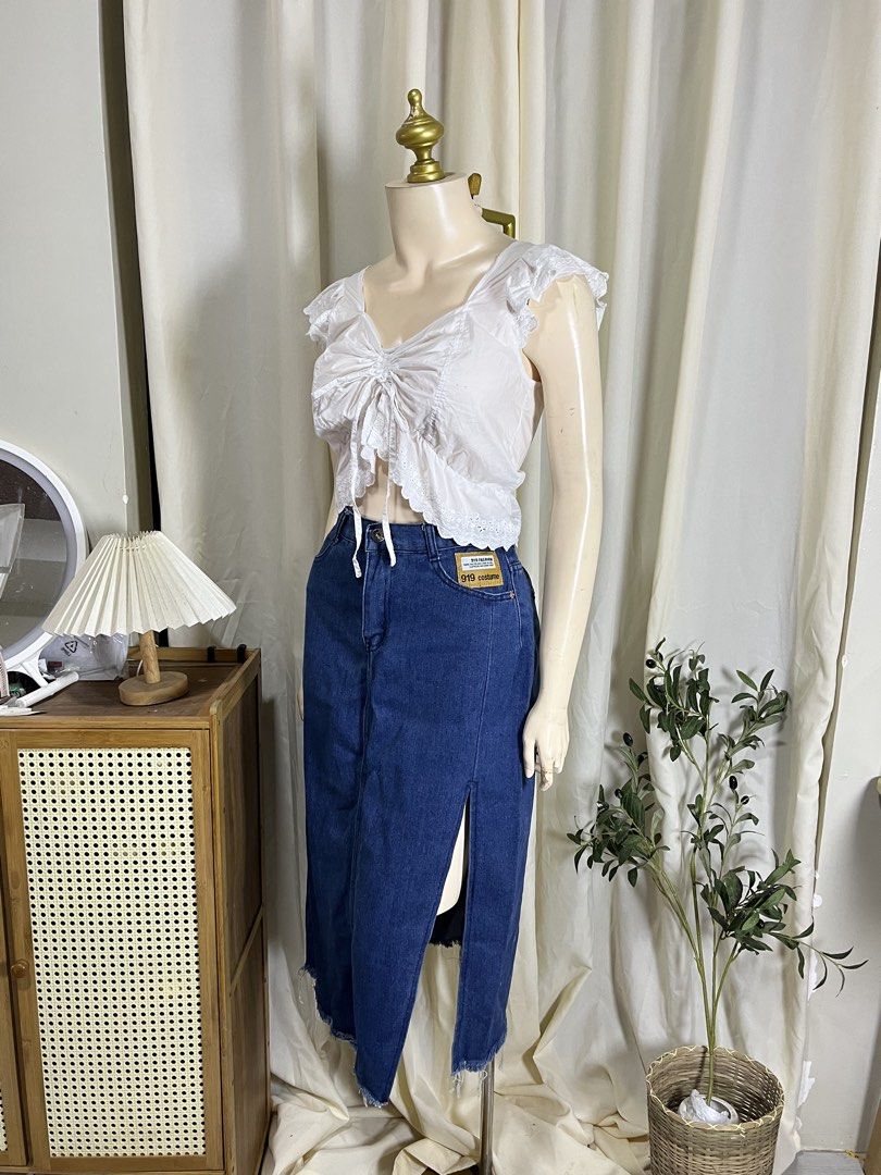 Denim maxi skirt (Category: Skirts) located in Mabalacat. Submitted by missy_rose27 (Listing ID 1459996240, Image 2). Description: Denim maxi skirt Size: 30” Length: 31”.