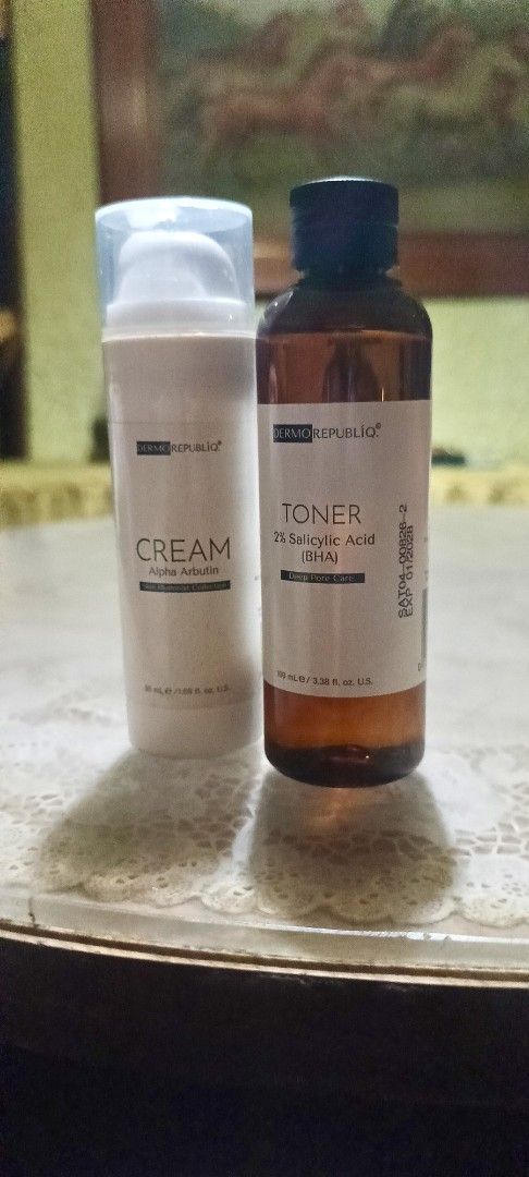 DERMO REPUBLIQ Cream & Toner Set (Category: Face Care) located in Manila. Submitted by hobbievert.ph (Listing ID 1460043310, Image 1). Description: Dermo Republiq Set - 50ml Alpha Arbutin Cream (70%) - 100ml 2% Salicylic Acid (BHA) Toner (90%) - Toner expiry date: January 2028 -Cream Expiry date: November 2027 RFS: NOT A FAN OF TONER TALAGA. SA CREAM, CAN'T KEEP UP DIN..