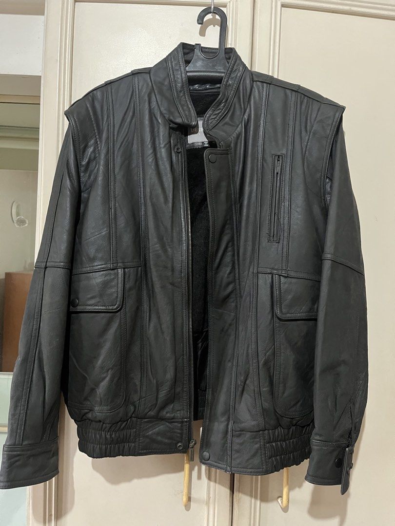 Desert Well Leather Jacket - Black, Size M (Category: Coats, Jackets and Outerwear) located in Caloocan City. Submitted by hbcorpuz (Listing ID 1460004036, Image 1). Description: - Classic black leather jacket from Desert Well - Size: Medium (M) - Features zip-up front and convenient pockets - Lined with soft material for comfort - Ideal for cooler weather.