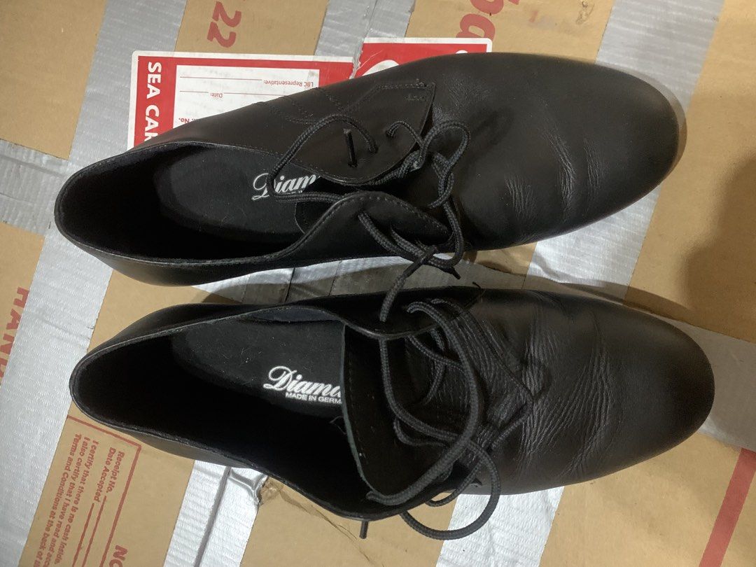 Diamant leather shoes (Category: Casual Shoes) located in Taytay. Submitted by the_fort (Listing ID 1459995288, Image 2). Description: Used for 2 times Size 9 Bought in canada Not using anymore For declutter 1,800 Taytay rizal.