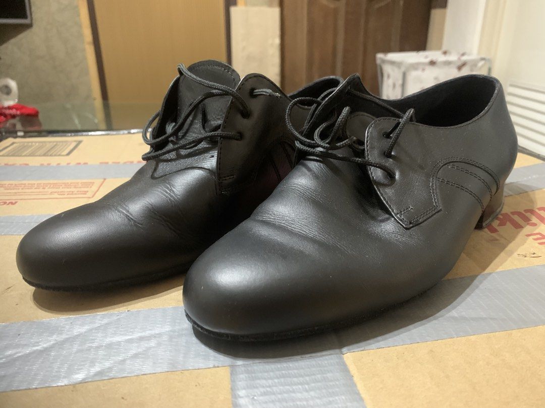Diamant leather shoes (Category: Casual Shoes) located in Taytay. Submitted by the_fort (Listing ID 1459995288, Image 3). Description: Used for 2 times Size 9 Bought in canada Not using anymore For declutter 1,800 Taytay rizal.