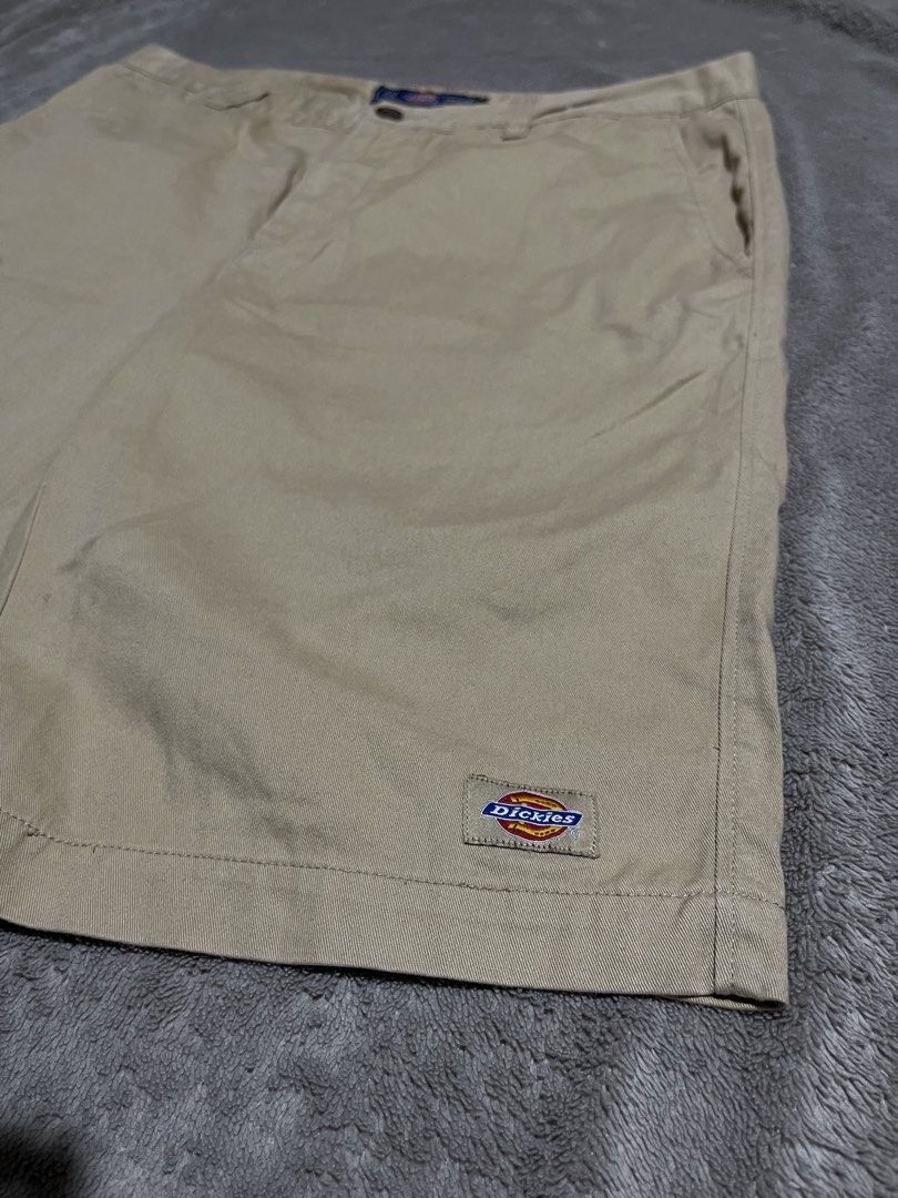 Dickies Double patch shorts (Category: Shorts) located in Davao. Submitted by batz11 (Listing ID 1460096431, Image 2). Description: DICKIES DOUBLE PATCH SHORTS Condition: Very good condition Color rate: 9.5/10 Dimensions: Size - 34 Length - 22 Hem - 10.5 Issue: 1 pinhole only, not noticeable when worn (check last photo for reference) DAVAO CITY LOCATION 📍 CAN SHIP THRU J&T 🚚 DM IF INTERESTED 📥.