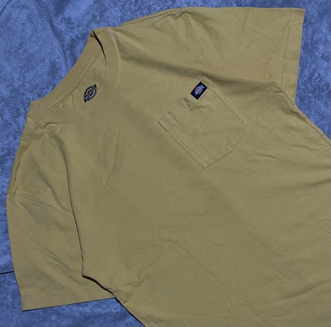 Dickies Pocket tee/ shirt (Category: Tshirts & Polo Shirts ) located in Davao. Submitted by batz11 (Listing ID 1460085343, Image 2). Description: DICKIES POCKET TEE MUSTARD (actual color-way) Condition: Excellent condition Color rate: 10/10 Dimensions: 20 x 29 20 width/ 29 length NO ISSUE ❌ DAVAO CITY LOCATION📍 CAN SHIP THRU JNT 🚚 DM IF INTERESTED 📥 .