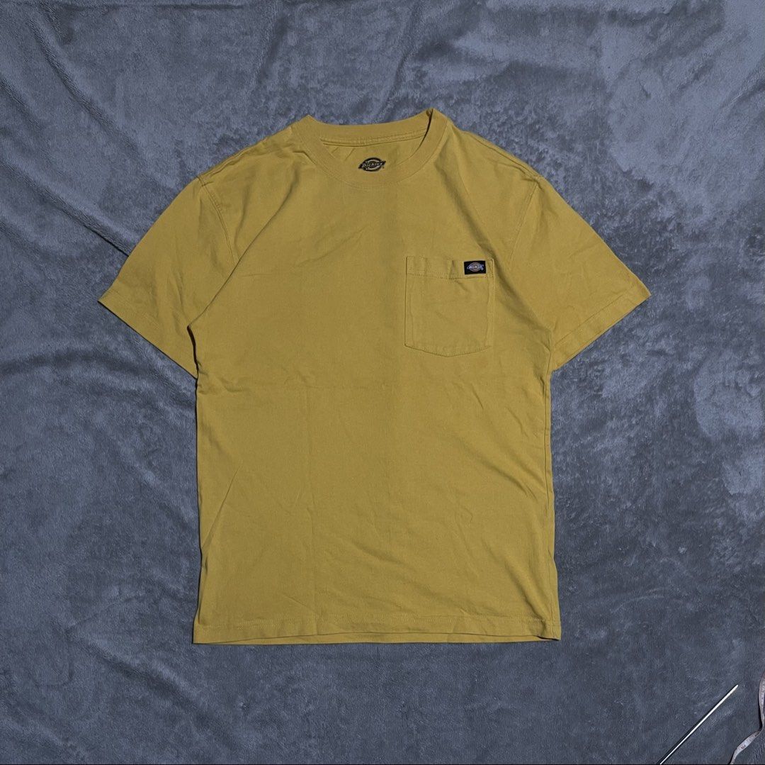 Dickies Pocket tee/ shirt (Category: Tshirts & Polo Shirts ) located in Davao. Submitted by batz11 (Listing ID 1460085343, Image 1). Description: DICKIES POCKET TEE MUSTARD (actual color-way) Condition: Excellent condition Color rate: 10/10 Dimensions: 20 x 29 20 width/ 29 length NO ISSUE ❌ DAVAO CITY LOCATION📍 CAN SHIP THRU JNT 🚚 DM IF INTERESTED 📥 .