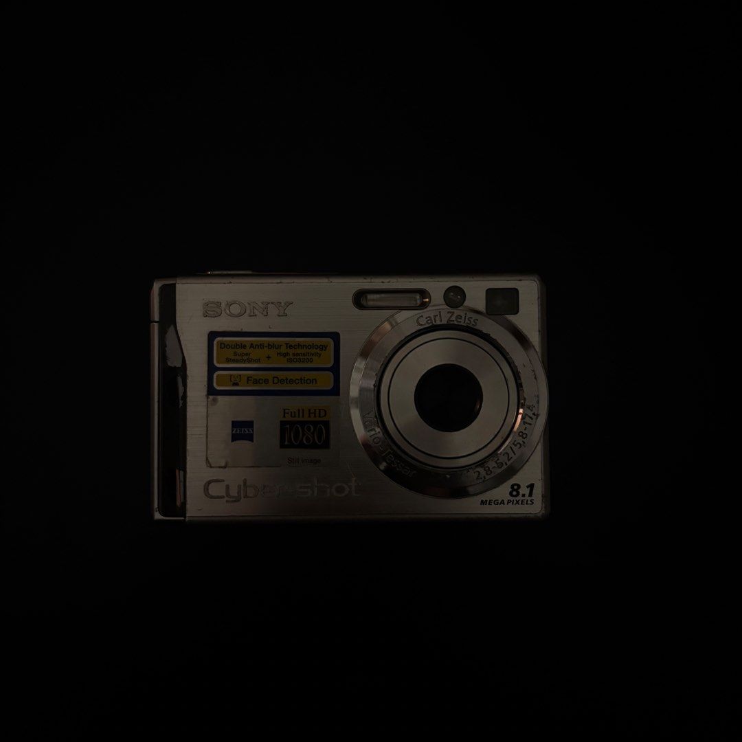 DIGICAM DIGI CAM DIGITAL CAMERA (Category: Cameras) located in Taguig. Submitted by flash.forward (Listing ID 1460089389, Image 1). Description: - fully functional - in color silver - body: 7/10 - with viewfinder - issue: lcd warp, does not affect outcome photos free inclusions: memory stick duo, battery, strap, unit mop: gcash, bpi mod: lalamove, ggx.