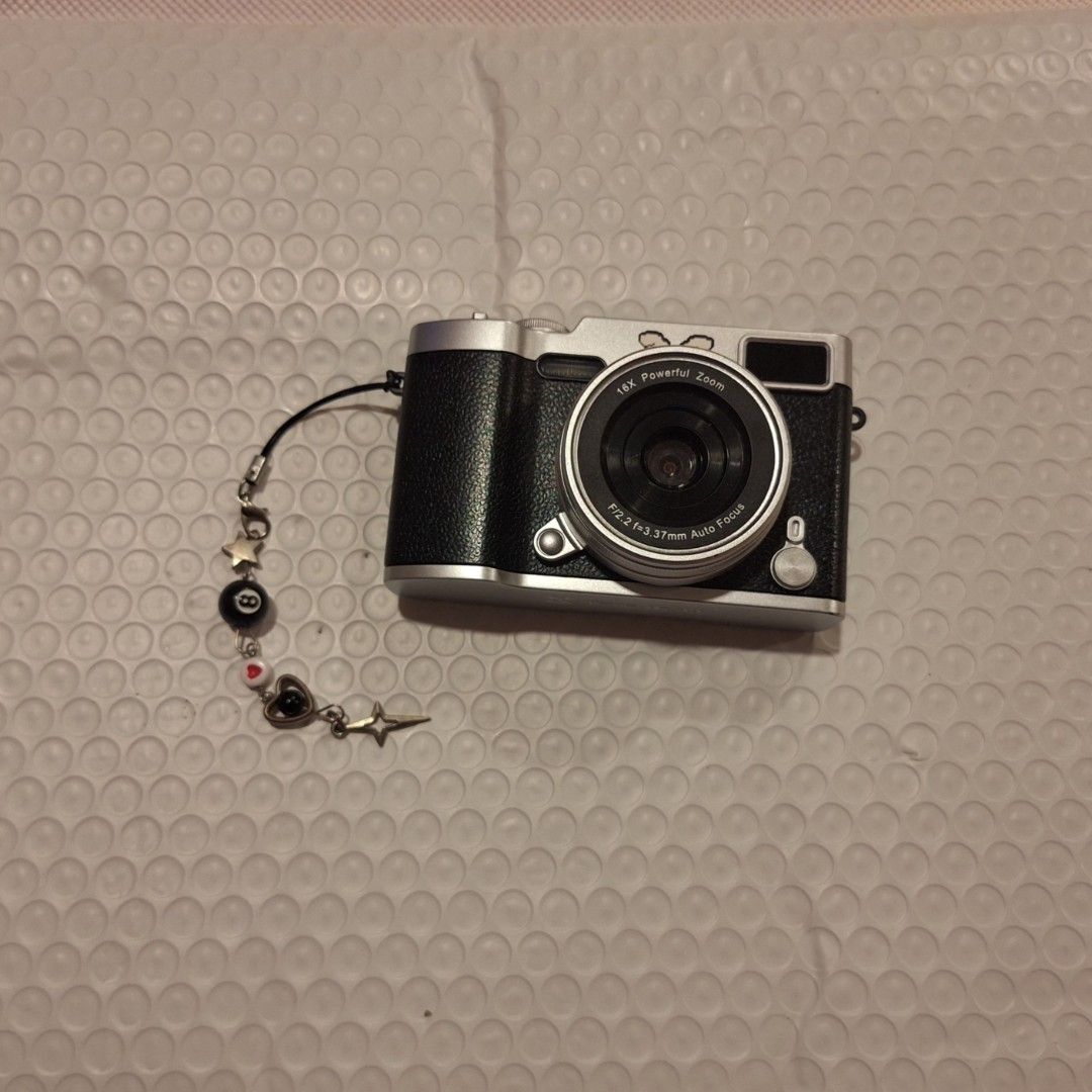 Digital Camera (Category: Cameras) located in Petaling Jaya. Submitted by m.y.r.x (Listing ID 1460093821, Image 1). Description: 48 megapixel Flip screen upward Type C charger Black colour Nostalgic Photos.