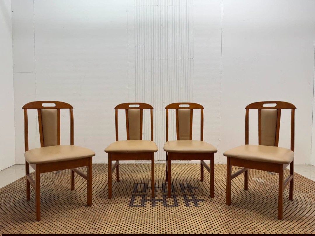 Dining chair (Category: Chairs) located in Meycauayan. Submitted by marygracecasimiro (Listing ID 1459908714, Image 2). Description: Wooden Framed 4-piece Dining Chair Price: 10,900 L18 x W18.5 x H32/16 In good condition💚.