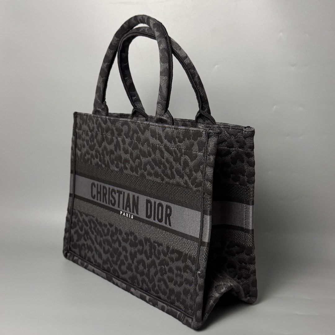 Dior book tote medium (Category: Luxury Bags & Wallets) located in Malasiqui. Submitted by fosh0fosh0 (Listing ID 1459991904, Image 2). Description: Medium size 9/10 condition From japan❤️.