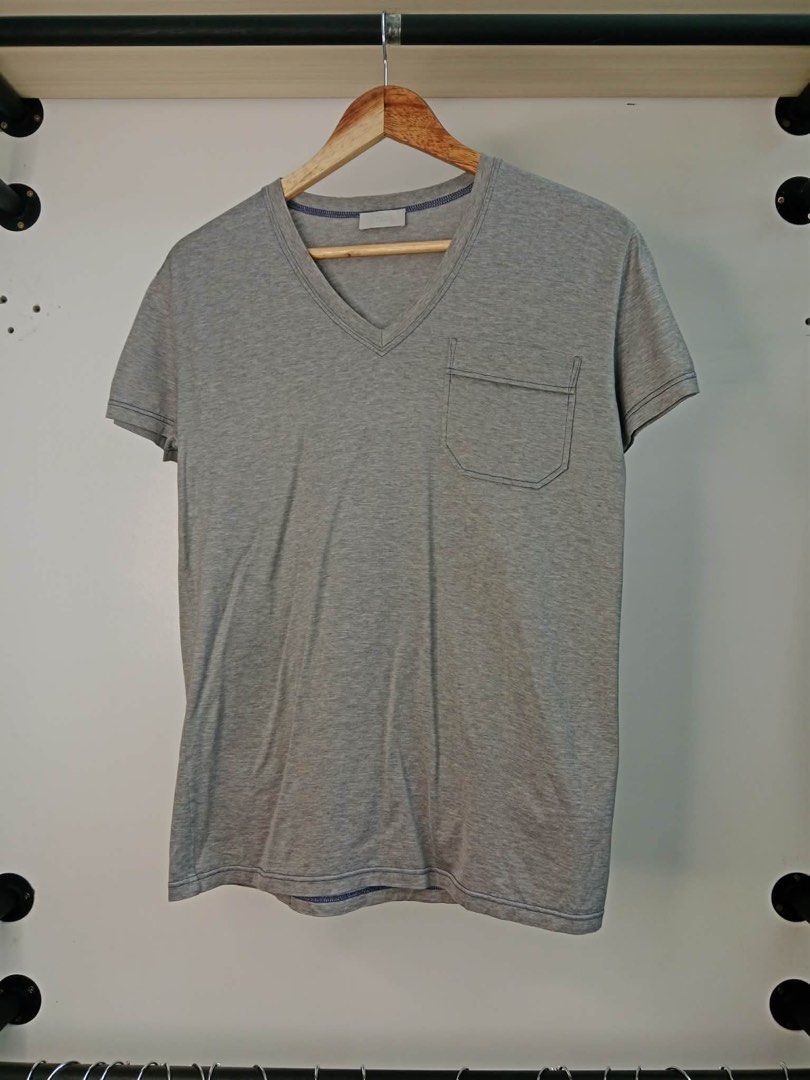 Dior pocket shirt (Category: Shirts) located in Bambang. Submitted by heats777 (Listing ID 1459940763, Image 1). Description: Excellent condition No issues.