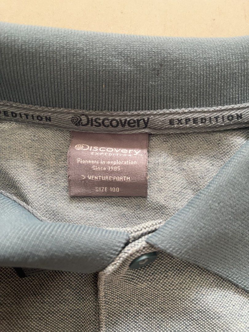 Discovery Expedition Grey Polo Shirt Size 100 (Category: Tshirts & Polo Shirts ) located in Quezon City. Submitted by kingcurator (Listing ID 1459971818, Image 3). Description: - Brand: Discovery Expedition - Color: Grey - Size: 100 - Features: Embroidered logo on chest, darker trim on collar and sleeve cuffs - Style: Comfortable and stylish polo shirt.