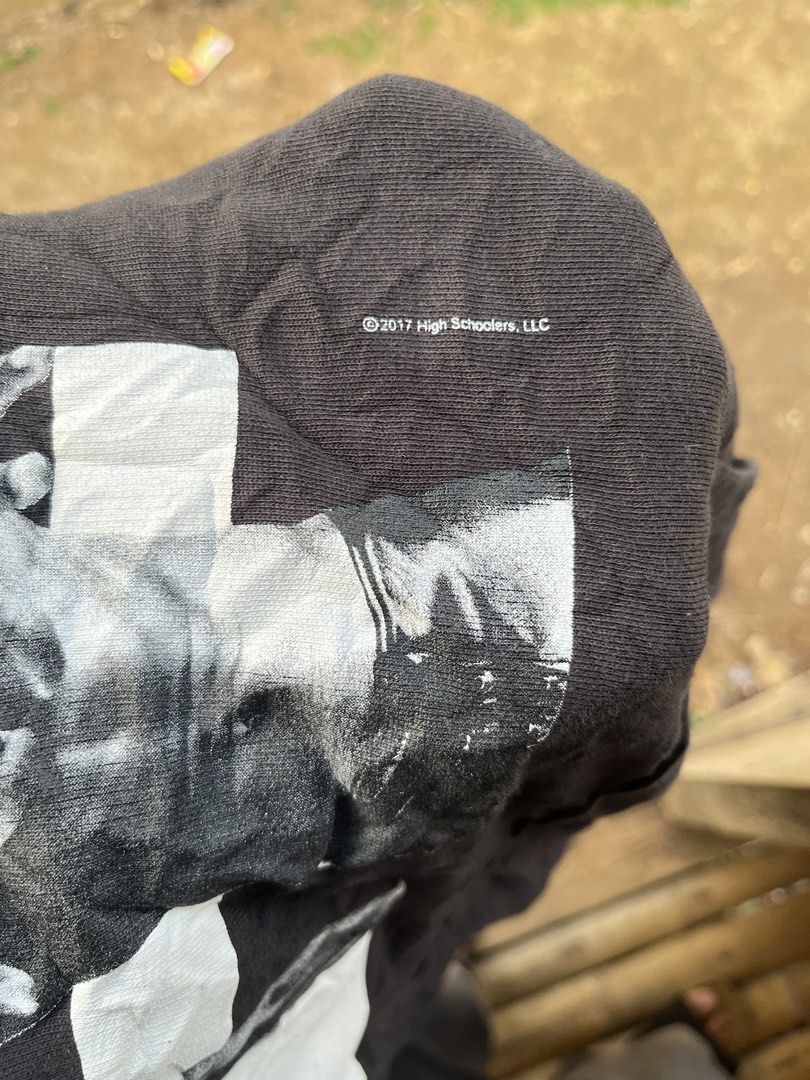 DIVIDED (Category: Coats, Jackets and Outerwear) located in City of Isabela. Submitted by ibzagga (Listing ID 1460067176, Image 3). Description: Stankonia” Graphic Pullover HoodieSize: Large]Brand: Divided Y2K / 90s Rap & Hip-Hop StreetwearClassic album art print on a solid heavy blend hoodie. No major flaws, ready to wear.Drop a comment or send a direct message for the price! 🛒✨.