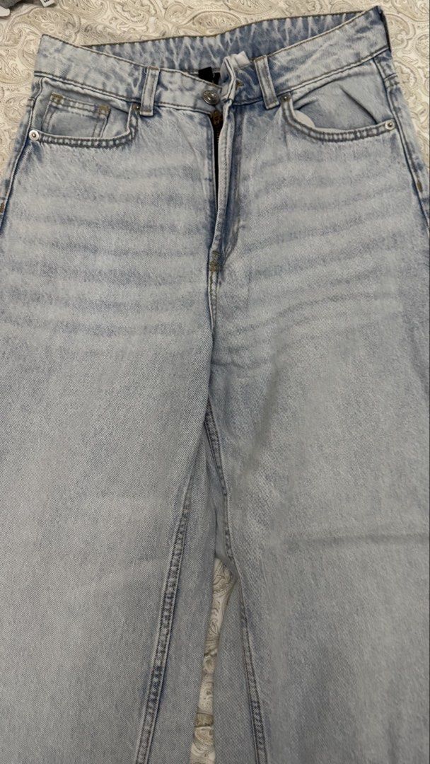 DIVIDED Light Wash Wide Leg Jeans (Category: Jeans) located in Makati City. Submitted by shaniahdeclutters (Listing ID 1459968349, Image 1). Description: - Brand: DIVIDED - Style: Light wash wide leg jeans - Features: Classic 5-pocket design - Closure: Button and zip fly - Occasion: Casual wear - Styling: Versatile, pairs easily with any top.