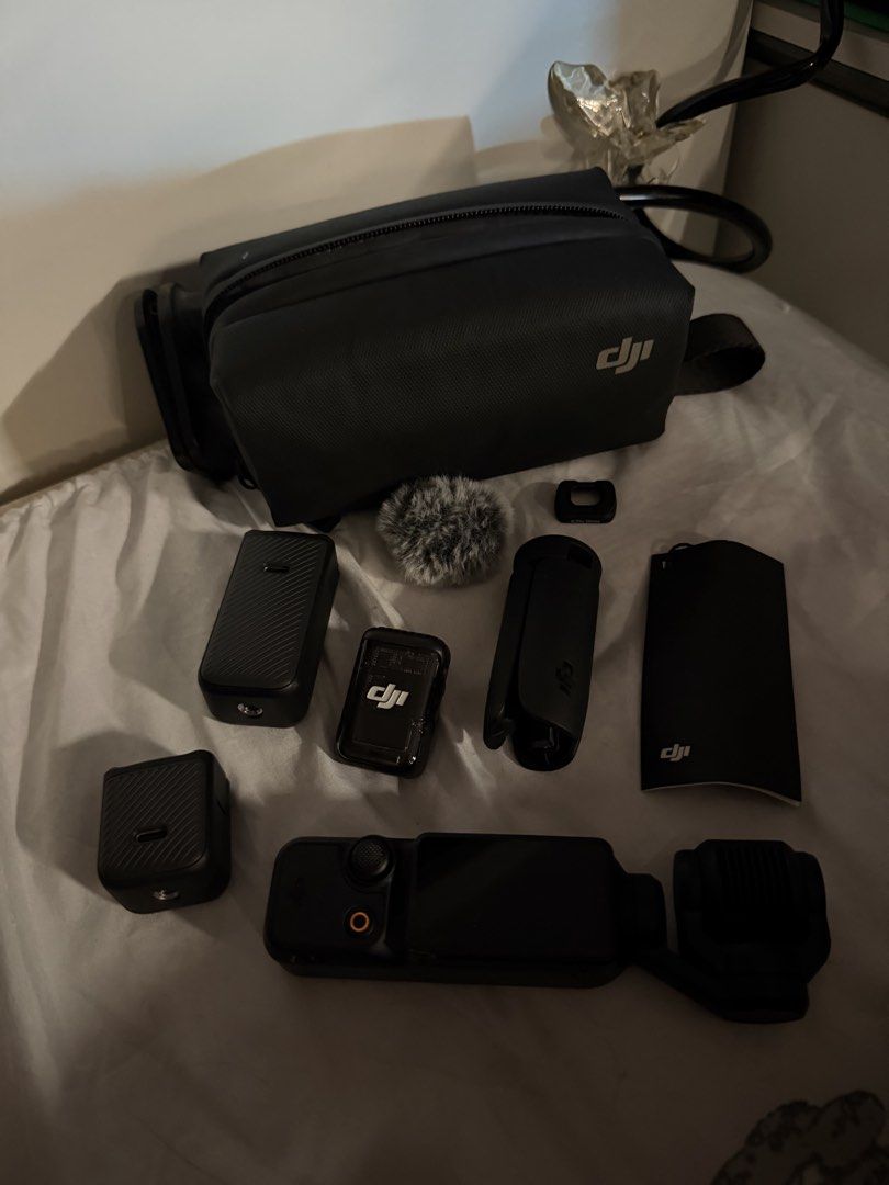 DJI osmo pocket 3 creator combo (Category: Cameras) located in Bulacan. Submitted by dcgadgetph (Listing ID 1460042184, Image 1). Description: No issue All working & mint condition What you see is what you get Rfs : upgrade Loc: balintawak / bulacan.