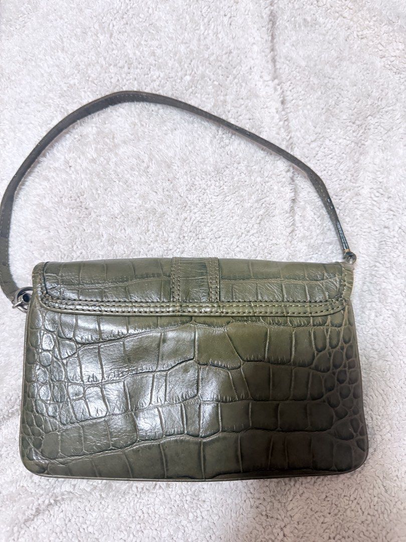DKNY Crocodile Leather Kili bag (Category: Luxury Bags & Wallets) located in Las Pinas. Submitted by closethaulsph (Listing ID 1460101723, Image 2). Description: Authentic ! what u see is what u get - Green DKNY shoulder bag - Crocodile embossed texture - Silver clasp closure - Single shoulder strap - Multiple interior compartments, including a zippered pocket - Perfect for everyday style.