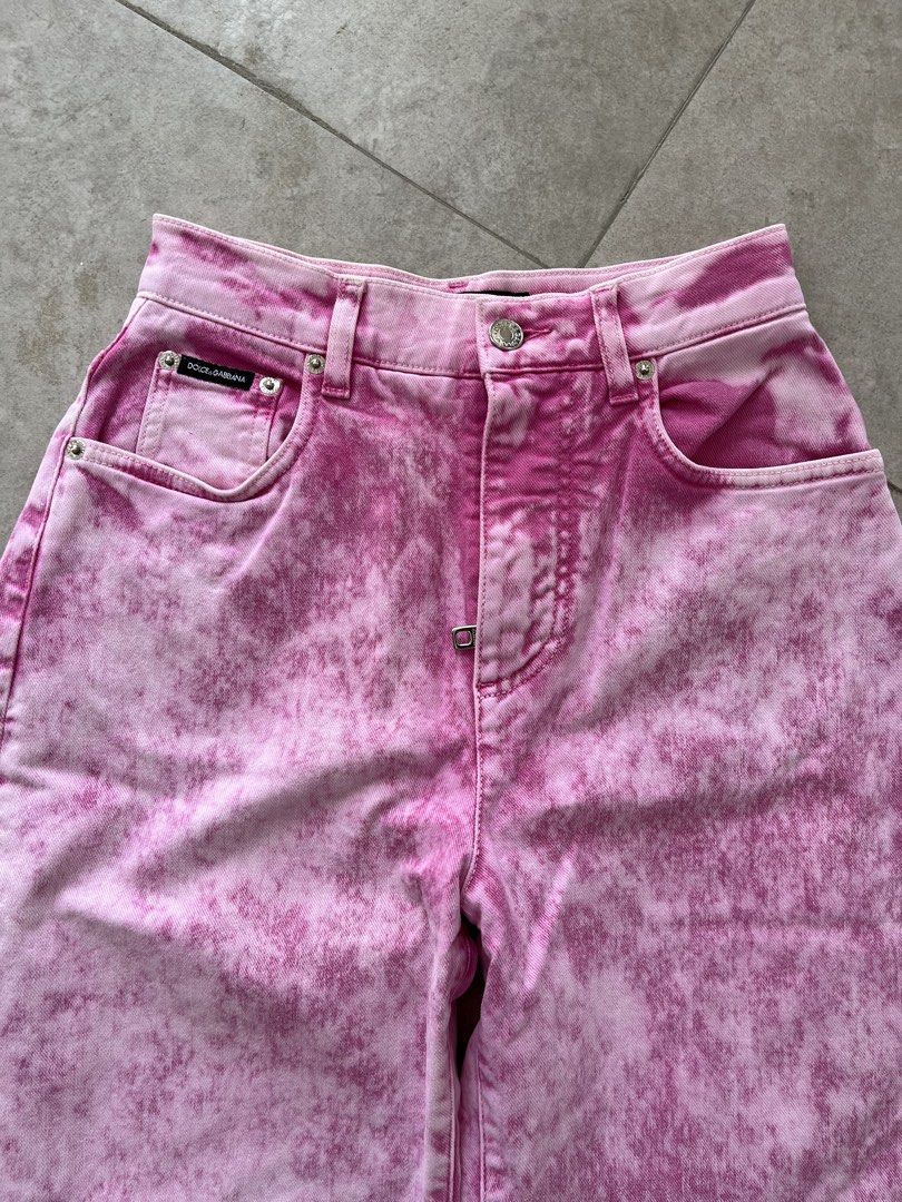 Dolce & Gabbana (Category: Luxury Apparel) located in Lucena. Submitted by RAGGGGSSSS (Listing ID 1460044919, Image 2). Description: Dolce & Gabbana High waisted marble-effect Jeans Can fit to waists 24-25 Length is 39.5 Thigh is 11.5 Excellent Condition Authentic No issue 1900.