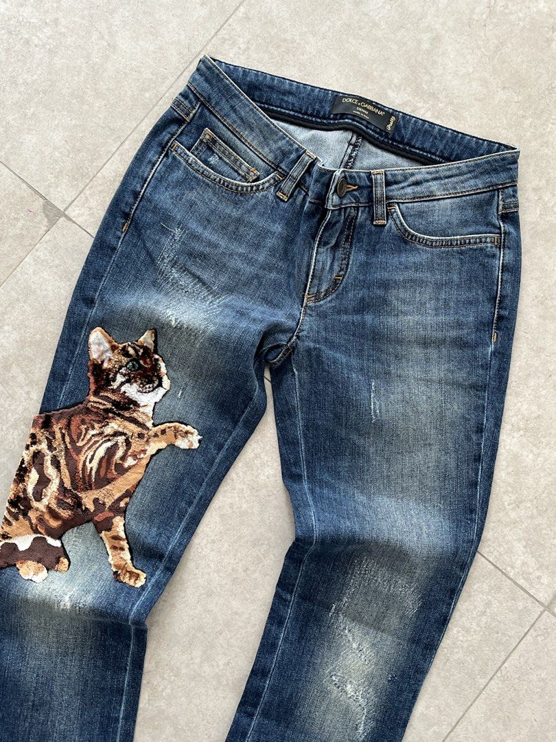 Dolce & Gabbana (Category: Luxury Apparel) located in Lucena. Submitted by RAGGGGSSSS (Listing ID 1460048643, Image 2). Description: Dolce & Gabbana Cat Skinny jeans Can fit to waists 26-28 Length is 36 Thigh is 10 Excellent Condition Authentic No issue.