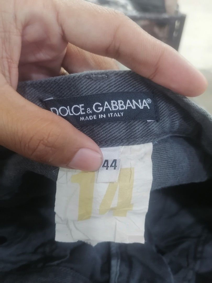 Dolce & Gabbana (Category: Jeans) located in San Carlos City. Submitted by apyogone (Listing ID 1460081475, Image 3). Description: Dolce & Gabbana Dimes Waistline 30-32 Length 37 H 7 Color rate 9.8.