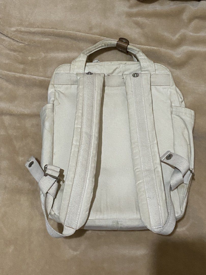 Doughnut Macaroon Backpack (Category: Laptop Bags & Sleeves) located in Taytay. Submitted by berlinasaur (Listing ID 1459921342, Image 2). Description: Used Been stored for a long time so it's really dirty (check photos) Needs washing.