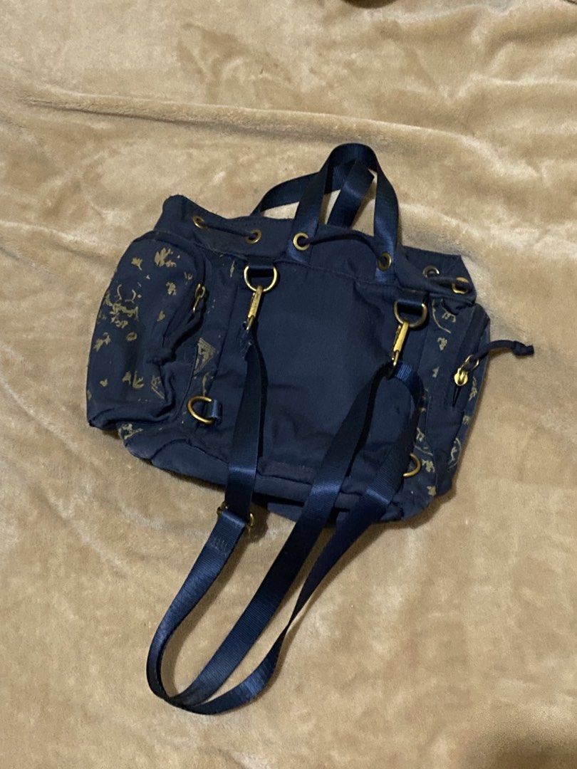 Doughnut Sling Bag (Category: Cross-body Bags) located in Taytay. Submitted by berlinasaur (Listing ID 1459921619, Image 3). Description: Used Been stored for a long time so it's really dirty (check photos) Needs washing.