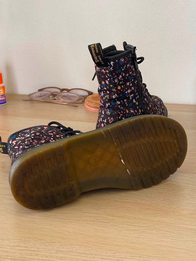 Dr Martens Delaney Canvas Floral Print (Category: Boots) located in Manila. Submitted by wigglybear (Listing ID 1460057327, Image 2). Description: Dr Martens Delaney Canvas Floral Print Boots US 5 EUR 37 No issues. First owner. RFS decluttering.