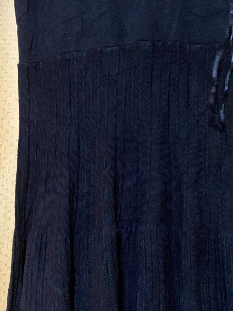 Dress (Category: Dresses) located in Magalang. Submitted by s4cretsh0p (Listing ID 1459939365, Image 3). Description: APT 9 black knit midi dress. Sleeveless with ribbed skirt and side tie. Versatile for casual or dressy looks. .