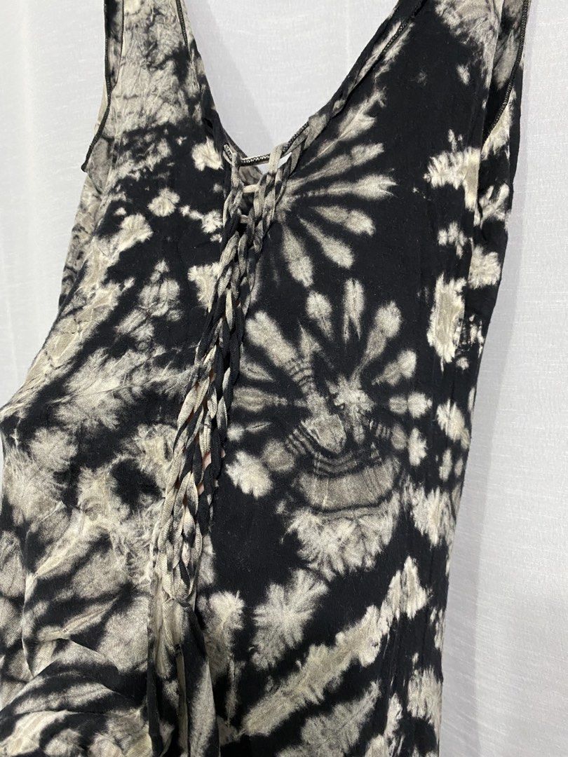 Dress (Category: Dresses) located in Cainta. Submitted by rmavg (Listing ID 1460082341, Image 3). Description: personal fav! super flattering! size s-m (stretchable) length: below the knee (i'm 5'3) mop: gcash mod: gogo/jnt.