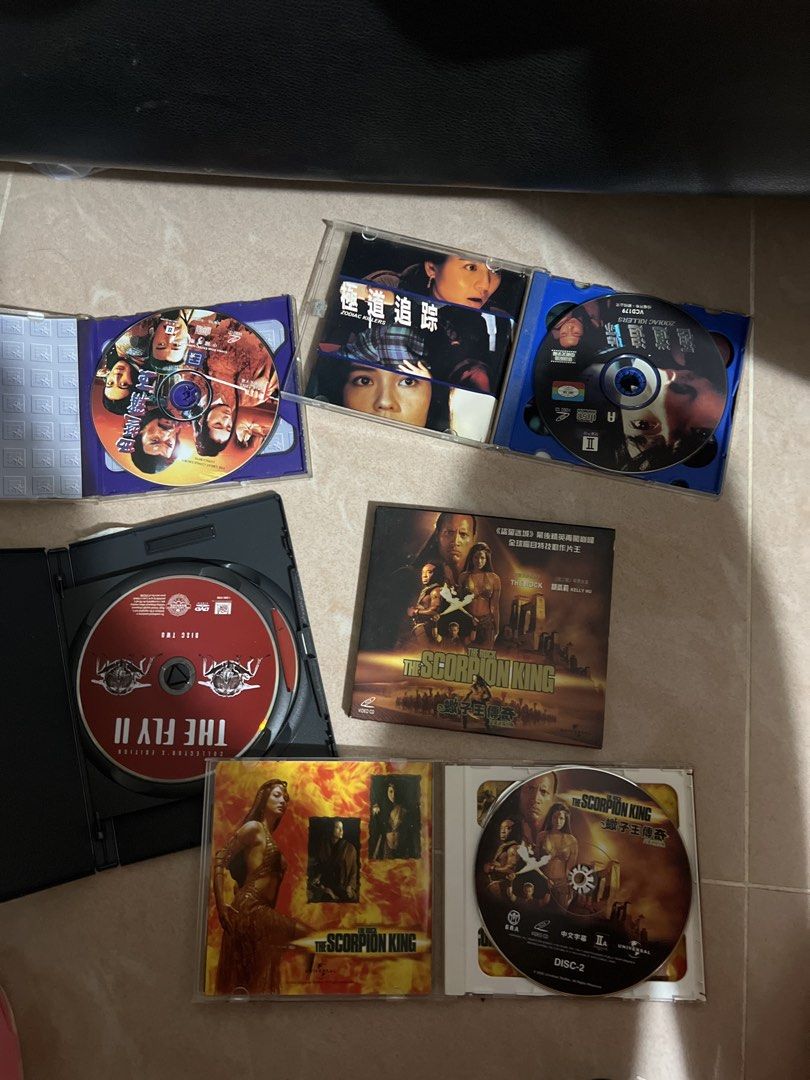 一套四隻經典電影DVD （分類：音樂與媒體 - CD 及 DVD）位於 Hong Kong。 由 maggewong 提交（商品編號 1460039623，圖片 3）。簡介： 有《怪談食人魚2》、《神鬼傳奇2》、《蠍子王》同埋一套古裝片。全部都係DVD光碟，睇戲一流。。