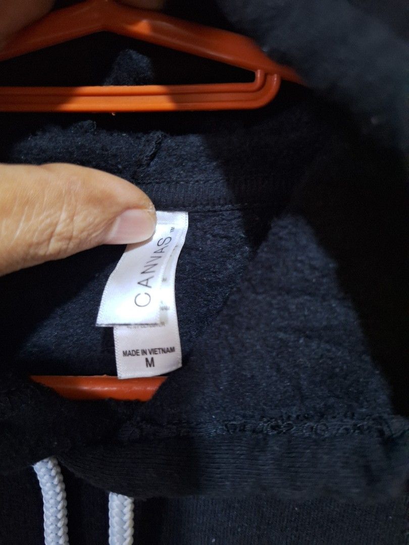 Ed Sheeran Hoodie (Category: Hoodies) located in Mabalacat. Submitted by jhaycore05 (Listing ID 1459953055, Image 3). Description: - Official Ed Sheeran Madison Square Garden concert hoodie - Features concert details prominently on the front - Made in Vietnam - Size: Medium (M) - A must-have collectible for any Ed Sheeran fan!.