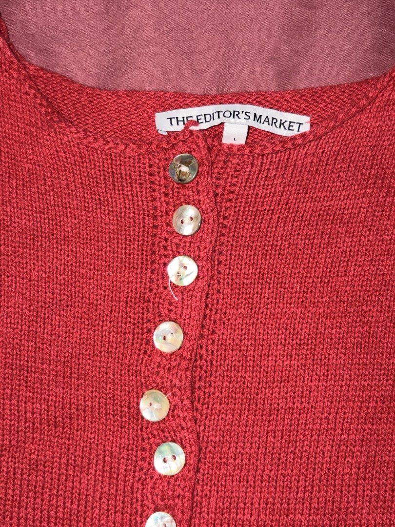 Editor’s Market Kelyn Knit Top (Category: Blouses) located in Quezon City. Submitted by klwe_ (Listing ID 1460068331, Image 2). Description: Editor’s Market Kelyn Knit Top in Carmine - Size: Large - Worn Once - 1 loose button (see 3rd picture) .