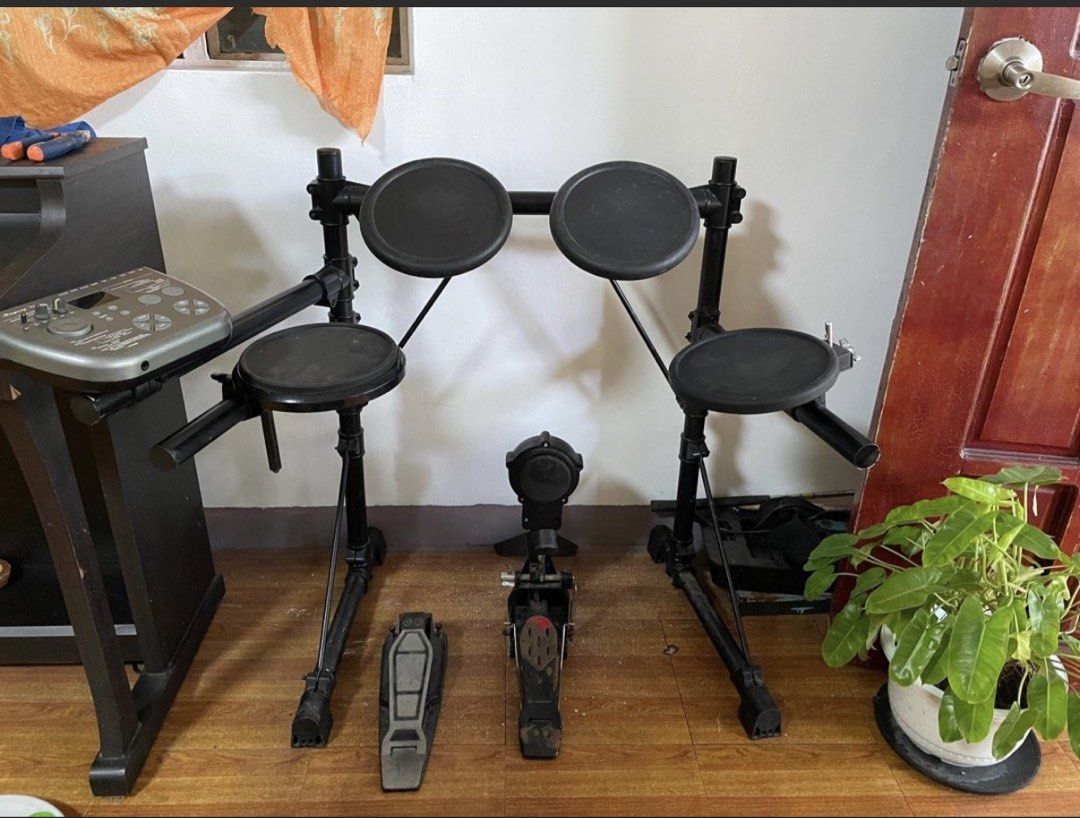 Electric Drums Ringway TD92 (Category: Musical Instruments) located in Quezon City. Submitted by momdadgarage (Listing ID 1460022021, Image 2). Description: Sira cymbals.